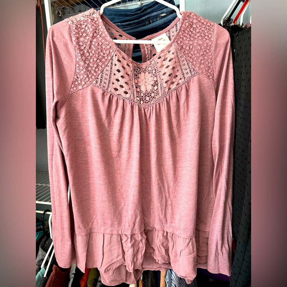 Knox Rose 
Mauve colored blouse
long sleeve
Ruffle-bottom
Like-new condition